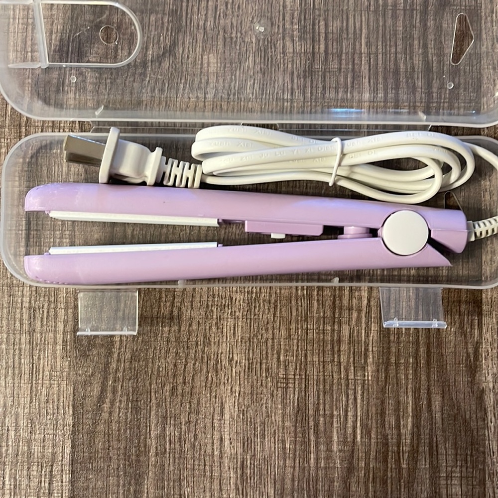 New in the case hand held electric heat press. Mini bag heat sealer.